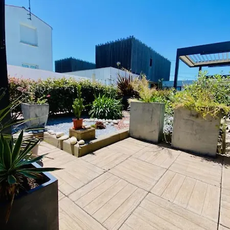 Quiet House With Terrace And South-facing Garden 拉罗歇尔